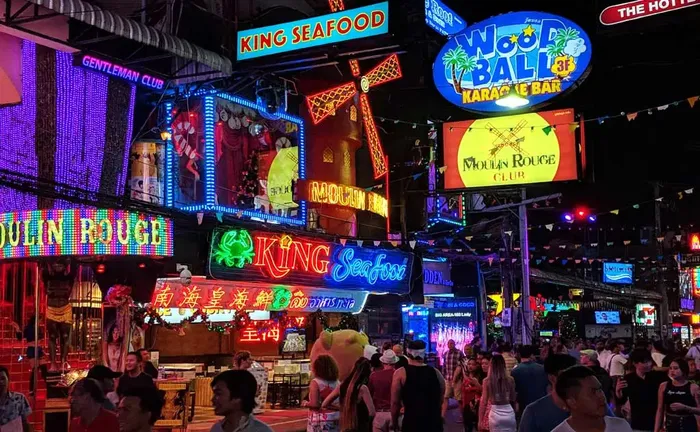 Phố Đi Bộ Walking Street Pattaya Thái Lan